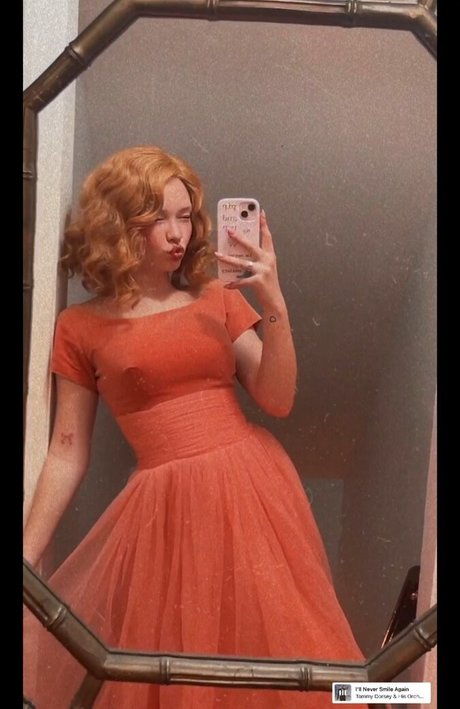 Zoe Colletti star sexy gallery