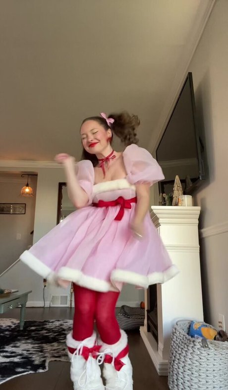 Zoe Colletti porn star gallery