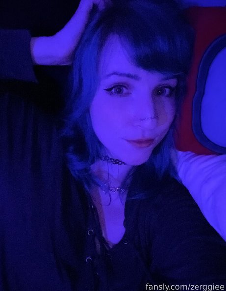zerggiee art actress gallery