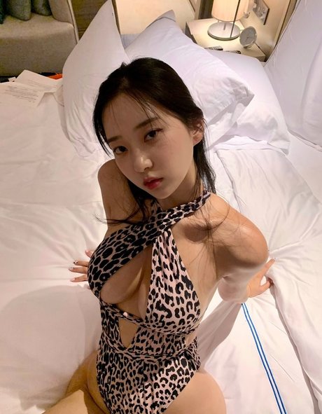 Zennyrt pornstar nude image