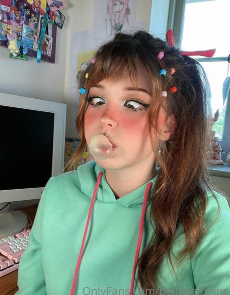 Belle Delphine adult star pictures
