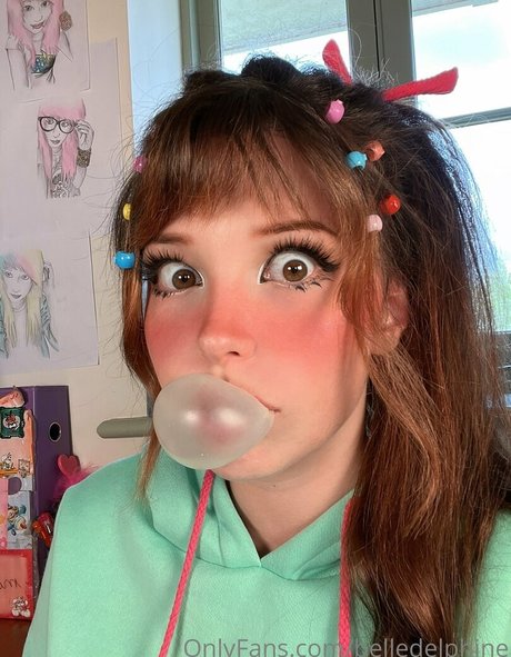 Belle Delphine top actress img