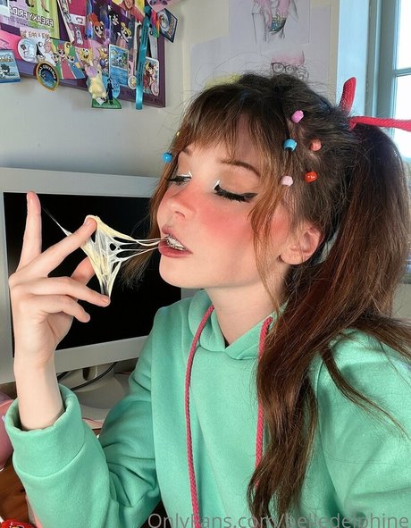 Belle Delphine sexy model pic