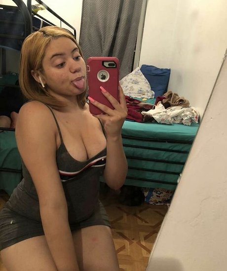 Sesy Dadoll sexy actress gallery