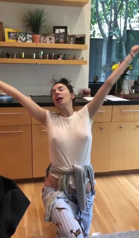 Whitney Cummings best star pics