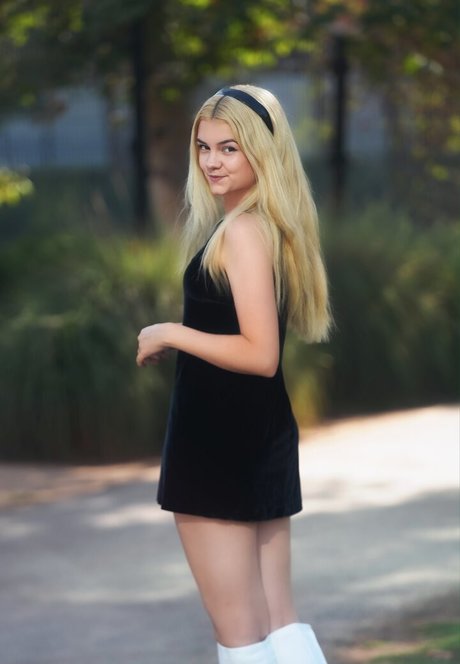 Mina Kess sex model pics