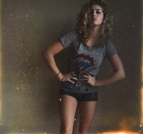 Willow Shields exclusive pornstar img