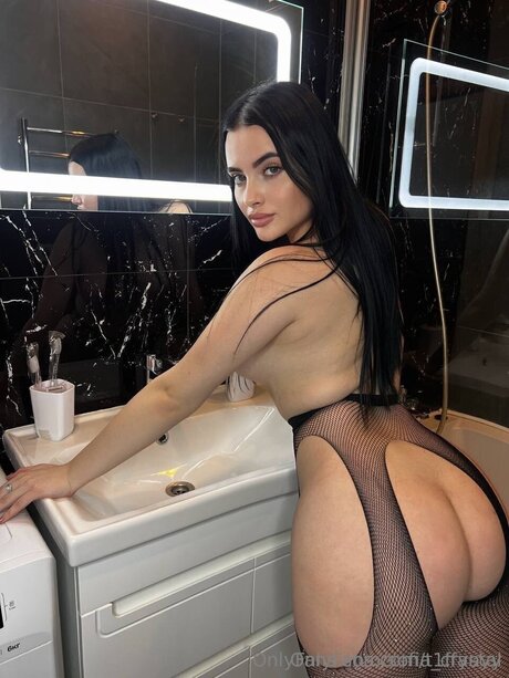 Sofia Crystal model beautiful photo