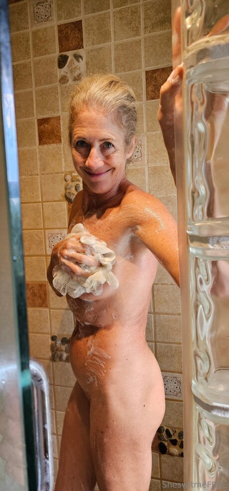 Sheswitmefree hot star img