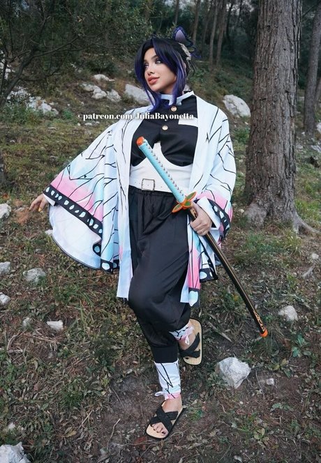 Julia Bayonetta model free pic