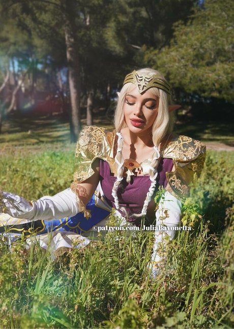 Julia Bayonetta star naked images