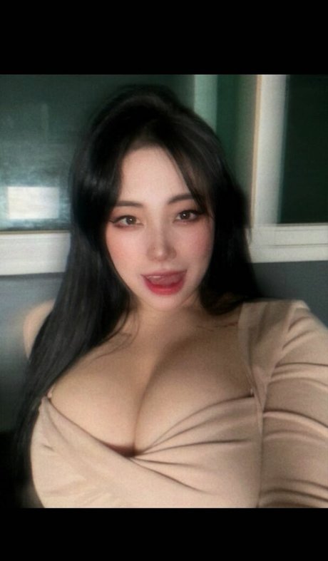 Jung Hye Bin thumbnail