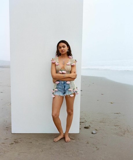 Madison Bailey model high quality photos