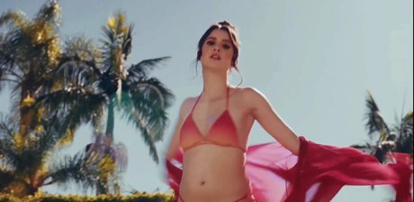 Laura Marano sexy star pics