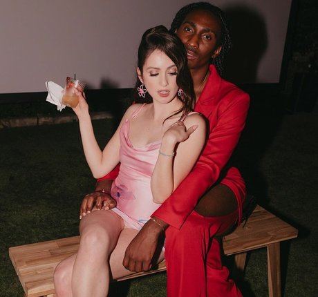 Laura Marano star top gallery