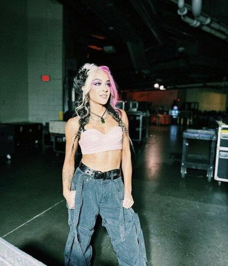 Dakota Kai model naked pics