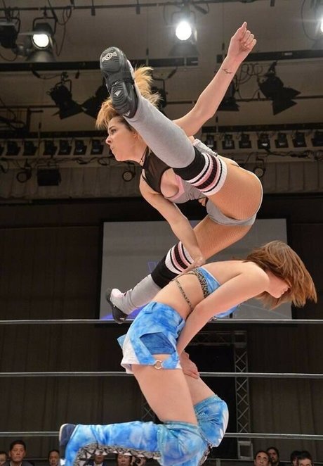 Dakota Kai star erotic pics