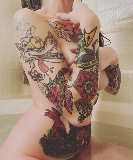 Gojiragoesrawr model sexy pic