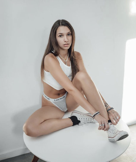 miss xbee model exclusive photo