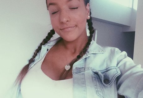 Alanna Pow naked actress images