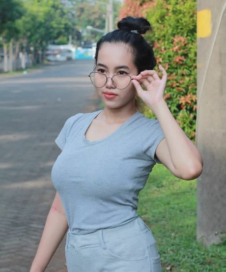 Elvara Caliva star adult images