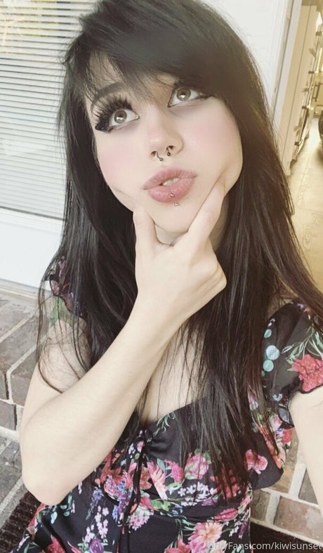 female popular onlyfans art nude photo