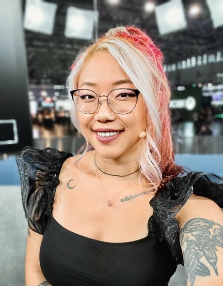 Stella Chung star pornographic images