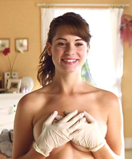 Lyndsy Fonseca sexy model photo