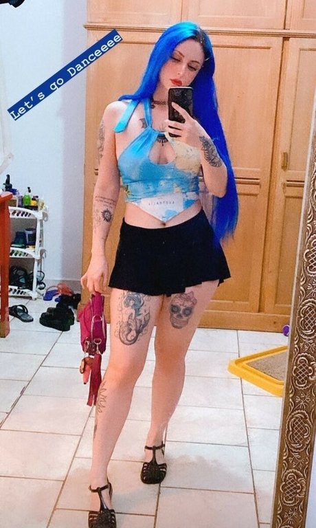 Ellen Natalia model top pic