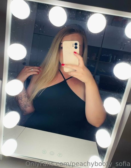 peachybooty sofia nice model img