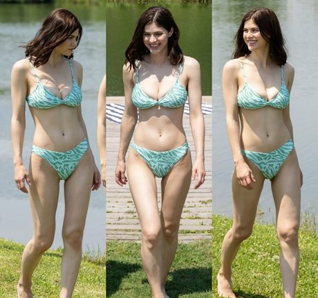 Alexandra Daddario naked model picture