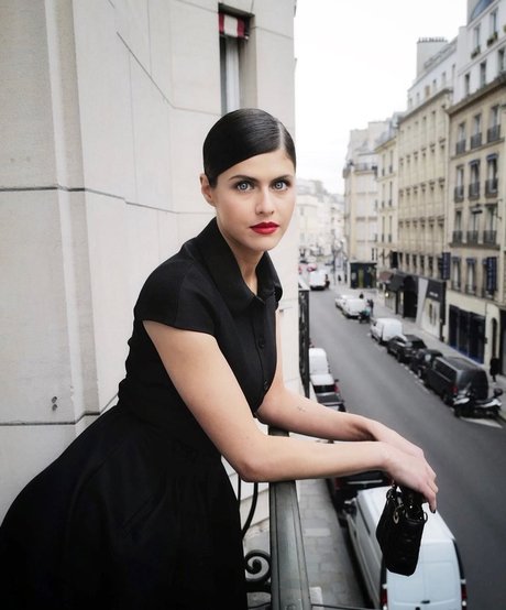 Alexandra Daddario star erotic gallery