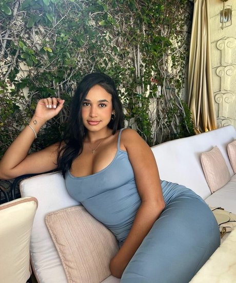 Emily Tosta star top image