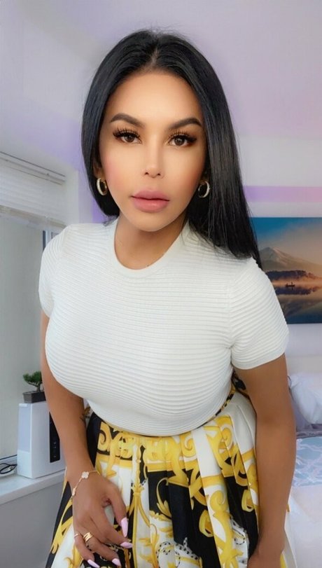 exoticfoxyanastasia model top img