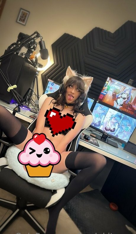 kaylakitsune adult model image