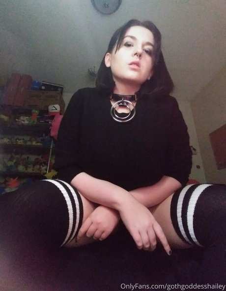 gothgoddesshailey hot model image