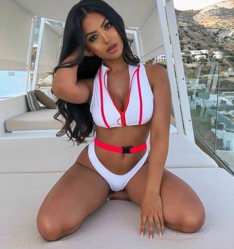 Aneeqa Farid sexy actress gallery