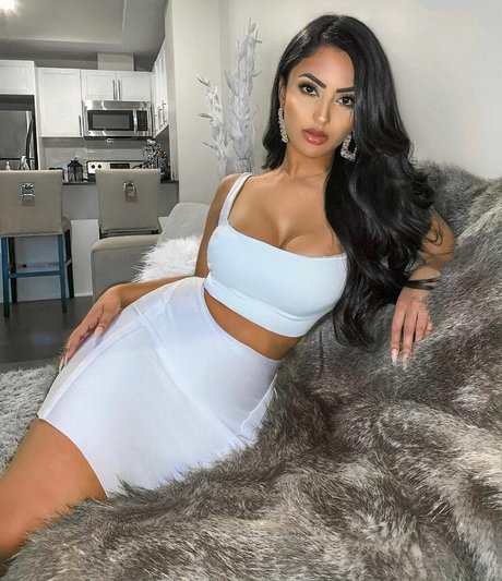 Aneeqa Farid thumbnail