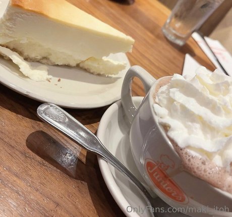 Maki Itoh model exclusive photo