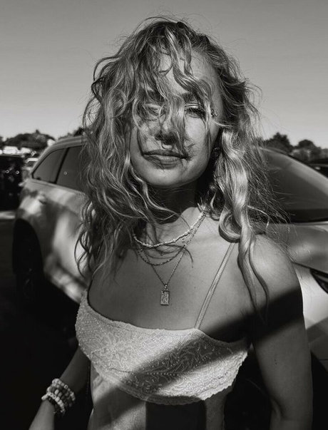 Madison Iseman star free images