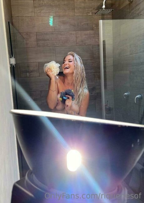 Tania Riquenes model exclusive pics