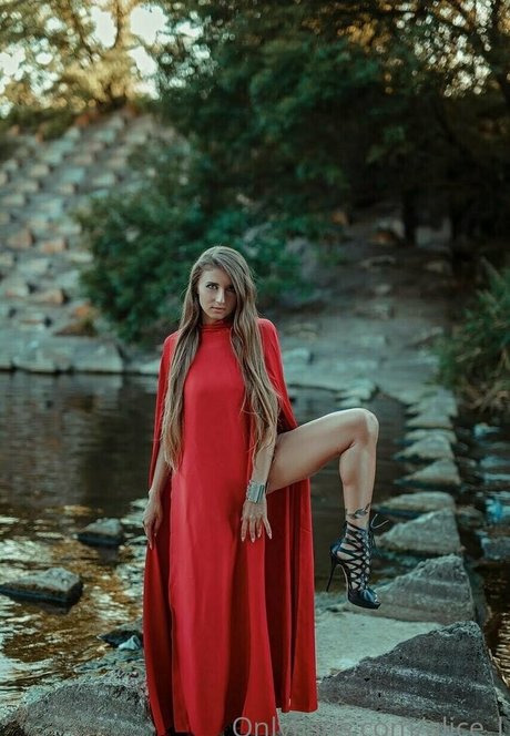 alice l pornographic model img