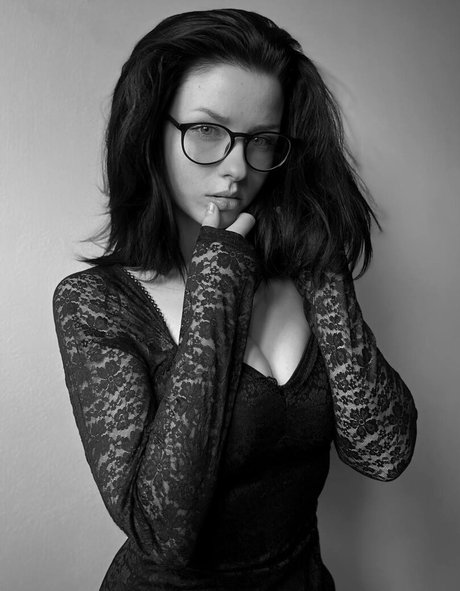 innervus pretty model image