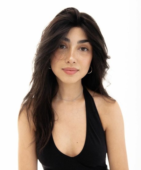 Alexa Mansour pornstar pretty img