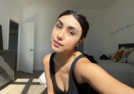 Alexa Mansour star best photos