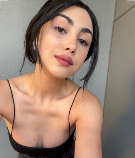 Alexa Mansour nude pornstar img