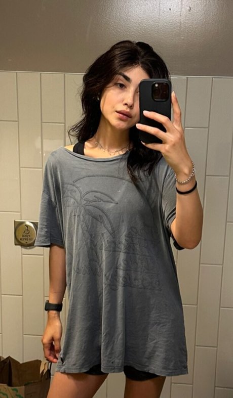 Alexa Mansour hot model picture