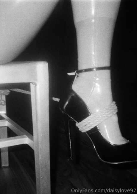DaisyLove97 porn model image