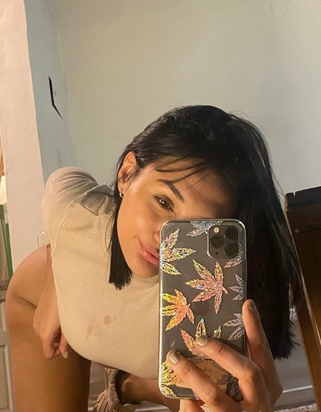 holly bratty erotic pornstar pics