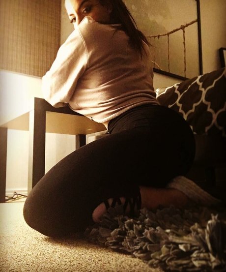 iloveteniah star nude gallery